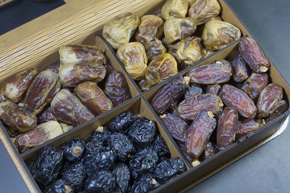Dates Gift Tray (4 Portion)